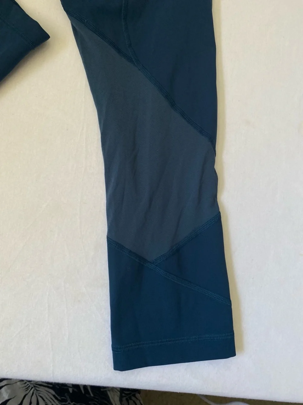 lululemon athletica Blue Capri Leggings Size 6